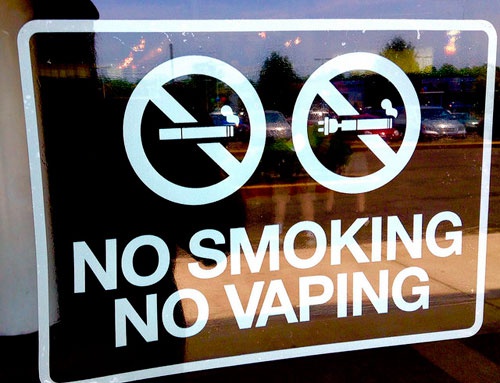 Как новые правила в отношении электронных сигарет могут подтолкнуть вэйперов вернуться к курению.