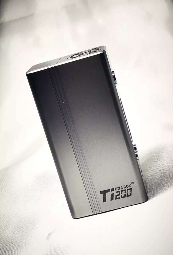 TI200 by Hotcig - самый маленький бокс - мод на DNA 200