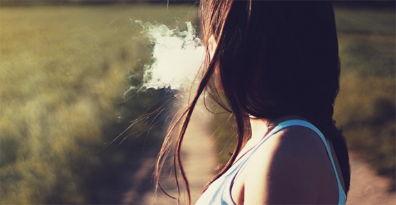 Запреты, рамки, и ограничения на электронные сигареты вынуждают молодежь курить