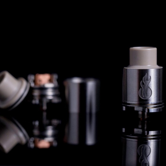 The Heir RDA - дрипка с регулируемым нижним обдувом от Surefire Vapor