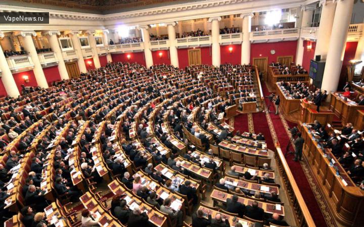 В Госдуме собираются уравнять электронные и аналоговые сигареты