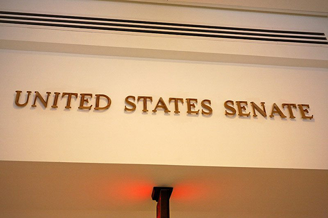 Сенаторы требуют в срочном порядке ответов от FDA, крайние сроки - 31 мая
