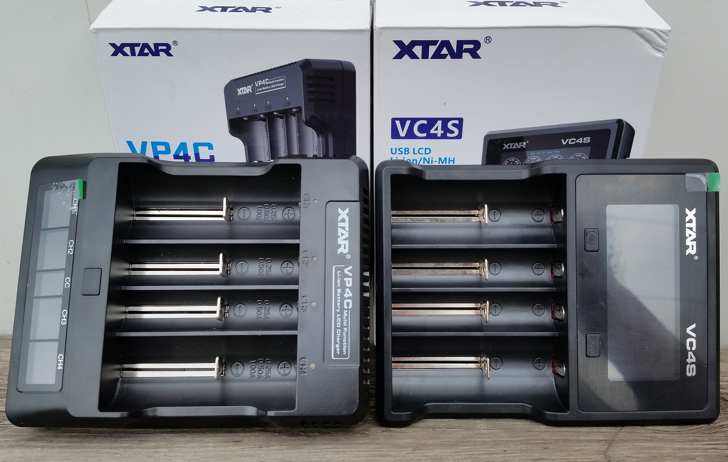 Пощупаем??? - зарядные устройства Xtar VP4C Charger и Xtar VC4S Charger...