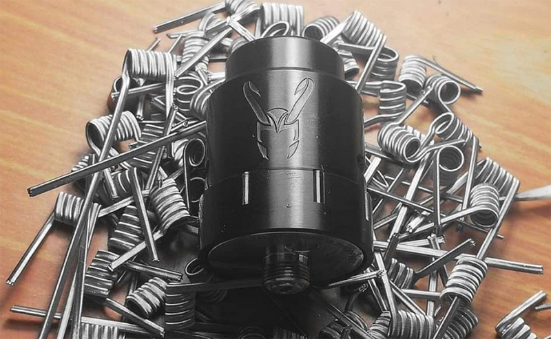 Вторая версия будет уже поинтересней. Loki V2 RDA от компании Vapetalk Concepts Philippines