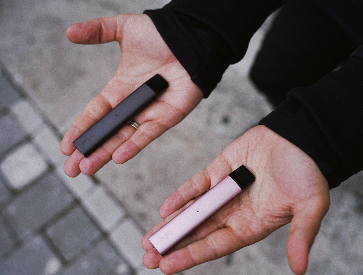 Исследования показали, что некоторые «безникотиновые» электронные сигареты Великобритании все же содержат никотин