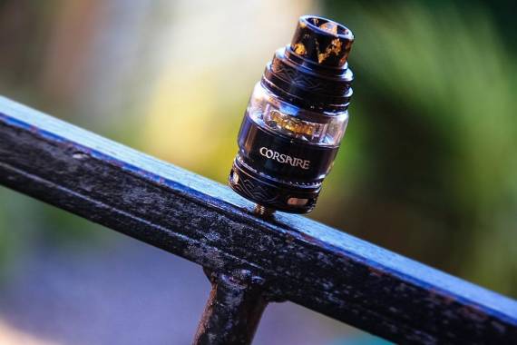 Fumytech Corsaire RTA - шестеренка и стеклянный купол...