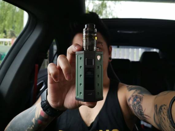 DEJAVU DJV D7 Box Mod -  интересный дизайн в паре с надежным чипсетом...