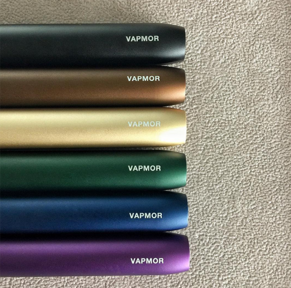 VPEN kit от компании Vapmor. По размерам как ручка, но уже может генерировать пар