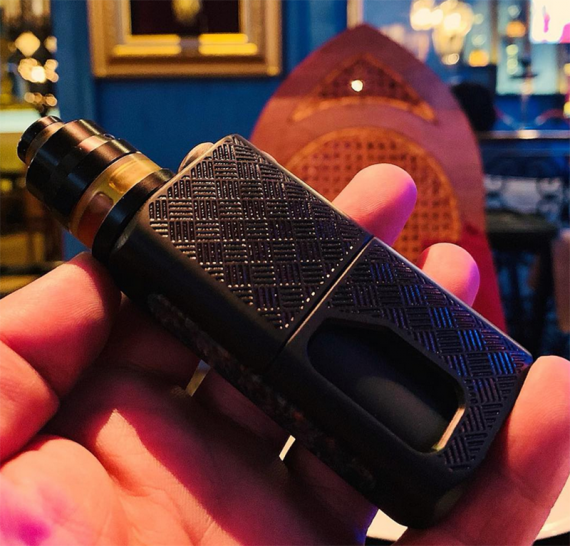 Мод с интересной конструкцией от безумных бородачей. (Onegin M by Mad Beard Mods)