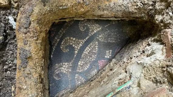 В Великобритании возле вейп-магазина обнаружили римскую мозаику